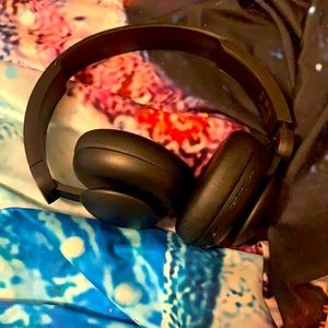 ONN Bluetooth headphones (charger included)